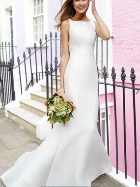 Sleek White Boatneck Mermaid Wedding Gown